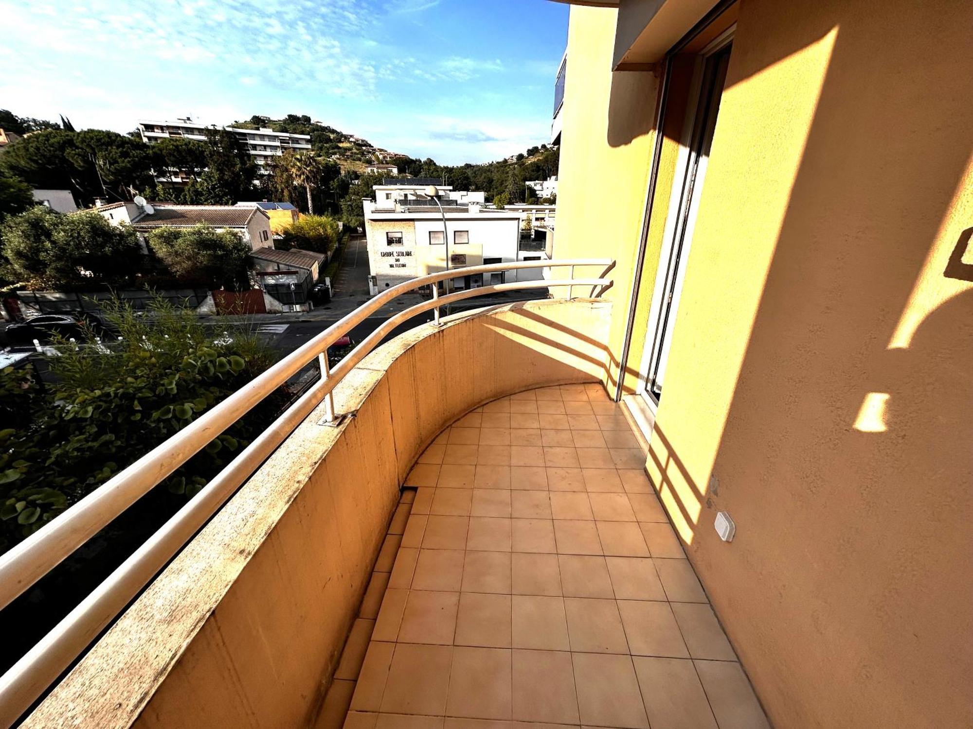 Superbe Climatise Avec Terrasse Proche