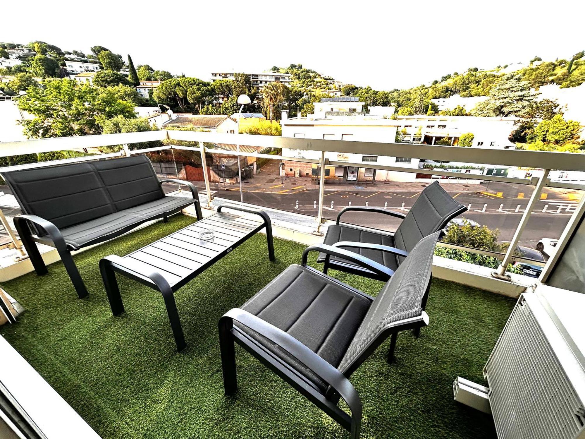 Superbe Climatise Avec Terrasse Proche