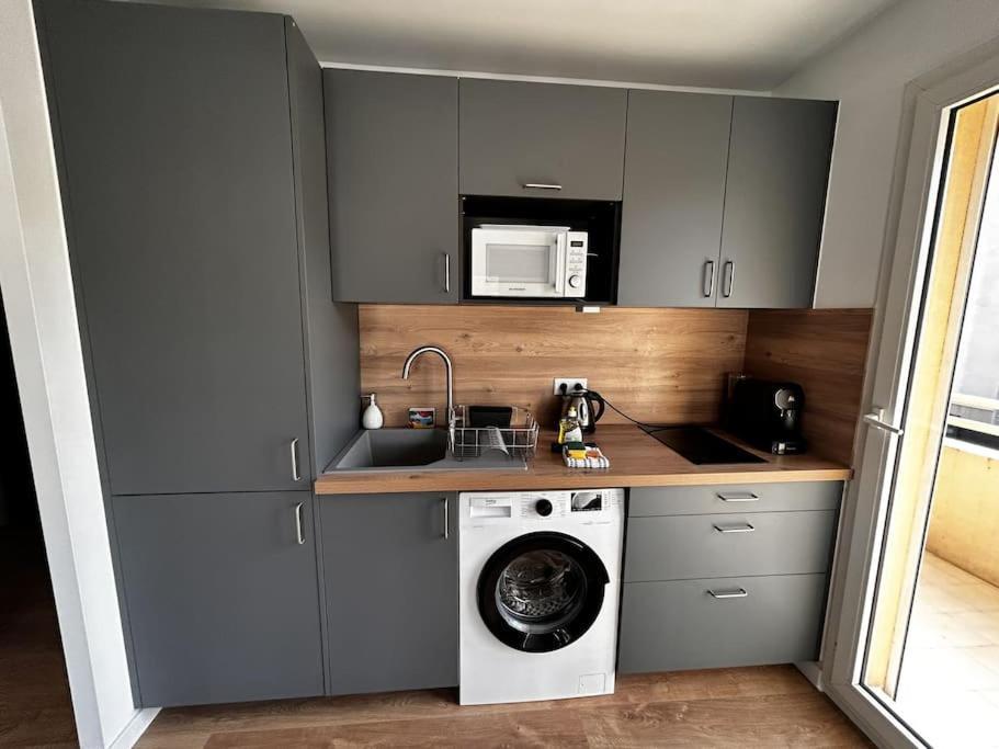 Appartement Superbe Climatise Avec Terrasse Proche